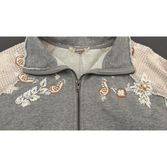 Gimmicks by BKE Pullover Sweater Womens Small Gray 1/4 Zip Beaded Shoulder Boho - Picture 8 of 12